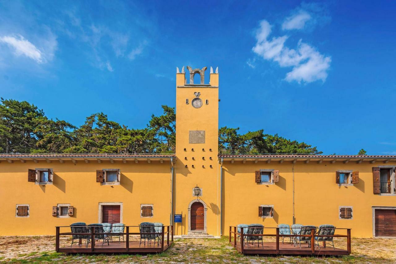 Hotel Kastel Pineta in Sveti Martin * Istrien Nedeščina Exterior foto
