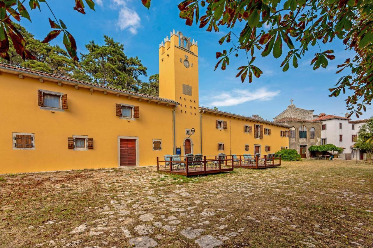 Hotel Kastel Pineta in Sveti Martin * Istrien Nedeščina Exterior foto